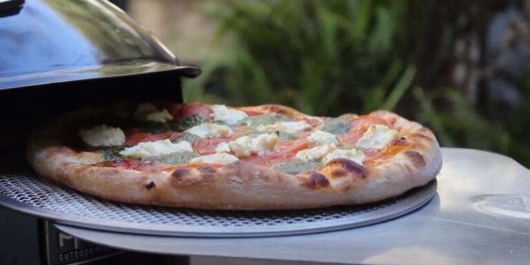 How to Use a Pizza Screen to Get Crispy & Perfect Pizza!